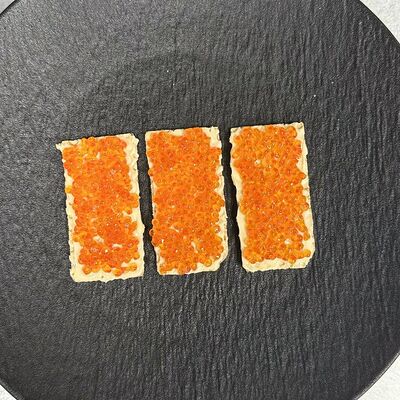 Тапас с красной икройв Западный сад ! по цене 1100 ₽