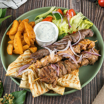 Сувлаки ассорти в Солянка Крафт Бар по цене 2295 ₽