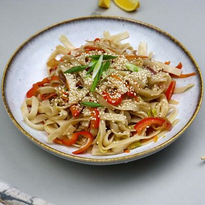 Лапша Удон Мини в Суши топ по цене 320 ₽