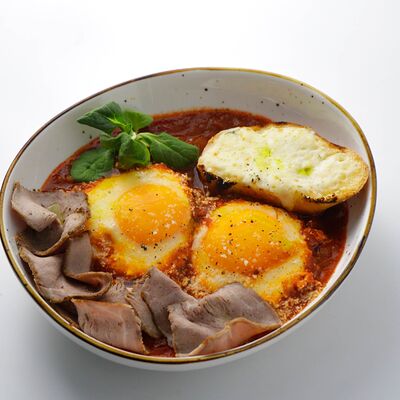 Шакшука с телятиной в Rabbit по цене 3390 ₸