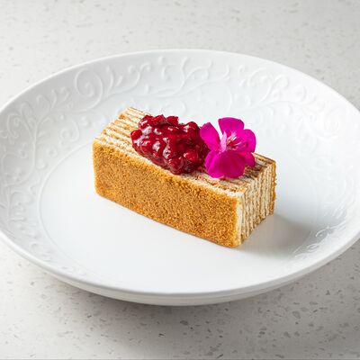 Медовик с вареньем из брусникив Мясной синдикат по цене 790 ₽