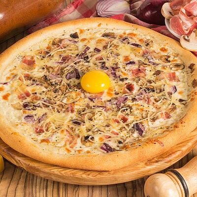 Пицца Карбонара большая в Луиджи & Тосё по цене 599