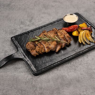 Маринованный стейк из свиной шеи с запеченными овощами в Сибирская Корона по цене 729 ₽