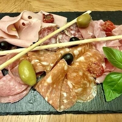 Мясные деликатесы в Dolce casa по цене 1450 ₽