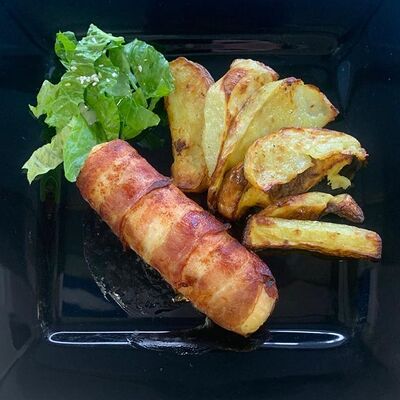 Куриный рулет в беконе с запеченным картофелем в Карасёвня по цене 444 ₽