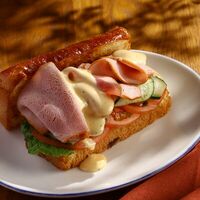 Сэндвич с тамбовским окороком в BBQ Beer Restaurant