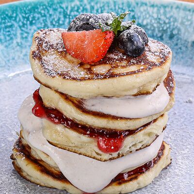 Мини оладьи со сметаной и джемом в Панчо фактори по цене 350 ₽