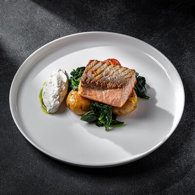 Стейк из лосося со шпинатом в Everest continental по цене 2200 ₽