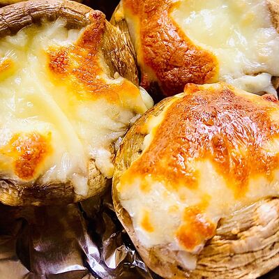 Шампиньоны, запеченные с чесночным кремом в Мангал House по цене 560 ₽