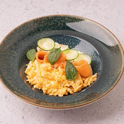 Скрембл с лососем и чиабаттой в Тестория по цене 690 ₽