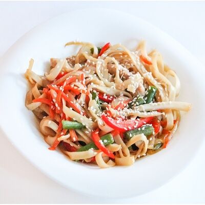 Удон с овощами и цыпленком в терияки-соусе в Mr vkus по цене 360 ₽