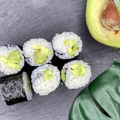 Ролл с авокадо в Гастробар DOM по цене 250