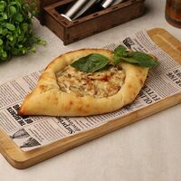 Хачапури по-аджарски с курицей и грибами в Бухта