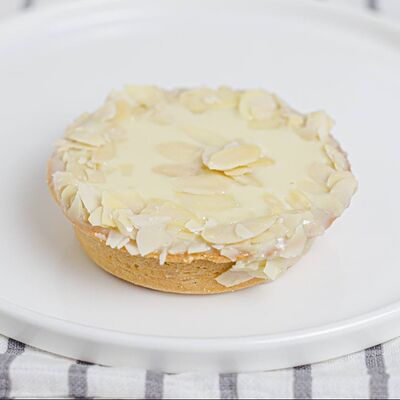 Тарталетка Миндальный чиз в Traveler's Coffee по цене 320 ₽