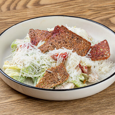 Салат Цезарь с курицей в Лисичкино Чехова по цене 540 ₽