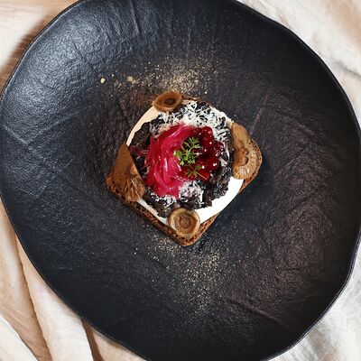 Смёрребрёд грибная икра и пармезан в KOKK по цене 630 ₽