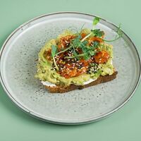 Авокадо-тост с запеченными черри в HAND COFFEE