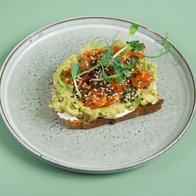 Авокадо-тост с запеченными черри в HAND COFFEE по цене 750 ₽