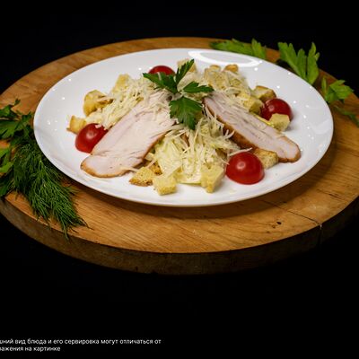 Салат Цезарь с курицей в Три шампура по цене 360 ₽