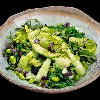 Зеленый салат с авокадо в Zonda по цене 760 ₽