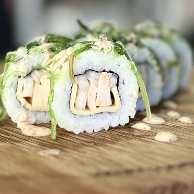 Ролл с чукой и курицей в ГансРолл по цене 280 ₽