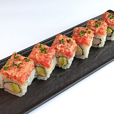 Ролл с острым тунцом и креветкой в Mojo по цене 480