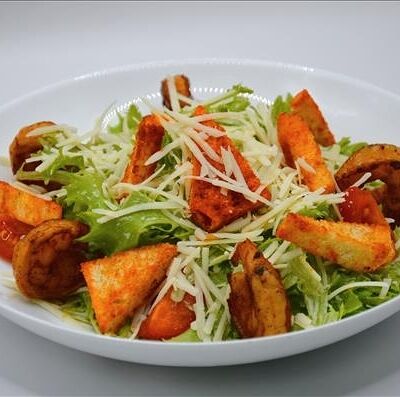 Цезарь с креветкой в Империя Ролл по цене 548 ₽