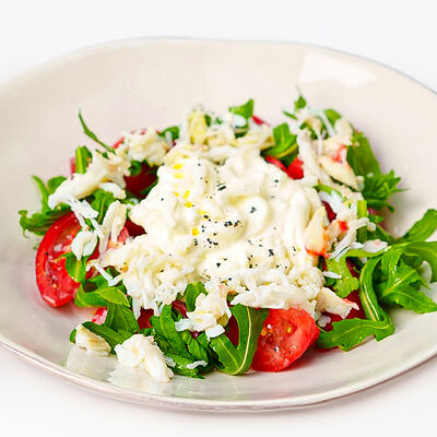 Салат со страчателлой и крабом в Магадан по цене 1100 ₽