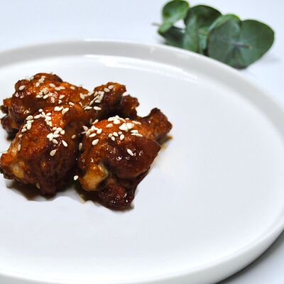 Куриные крылышки терияки с кунжутом S в Сабирос по цене 315 ₽