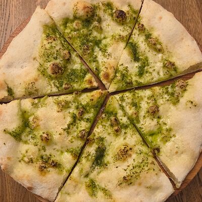 Фоккача ссоусом пестов Опера траттория по цене 395 ₽