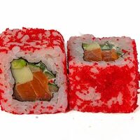 Калифорния с лососем в Sushi Kitchen