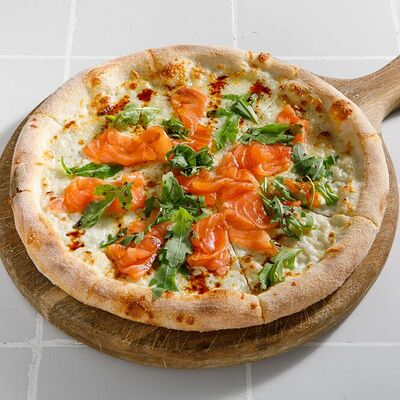 Пицца с лососем и маскарпоне в Кукумбер по цене 950