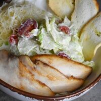 Салат Цезарь с курой в Diamonds