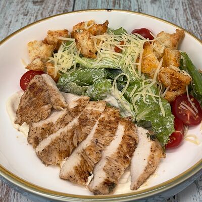 Салат Цезарь с курицей в Сова по цене 635 ₽