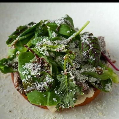 Ростбиф с яйцом пашот и соусом дорблюв Just Bar & Kitchen по цене 750 ₽