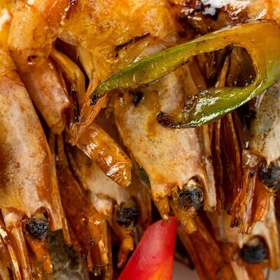 Отварные креветки в пиве со сливочным маслом и укропом в William Bass по цене 950 ₽