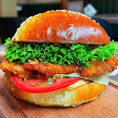 Бургер со стрипсами в Гастропаб Ёж по цене 780 ₽