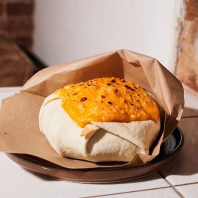 Бургер в тортильe в Rob roy bar по цене 650 ₽