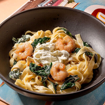 Тальятелле с жаренными креветками в Бенджамин по цене 699 ₽