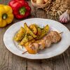 Шашлычок из мяса цыпленка с запеченным картофелем в Кулинарная лавка Два Гуся по цене 389