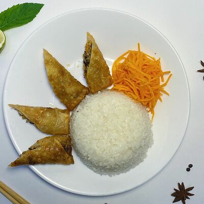 Ком Нем - Рис с жареными ролламив Pho Nem по цене 399 ₽