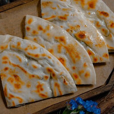 Хычин с курицей и шпинатомв Край древних гор по цене 570 ₽