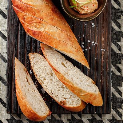 Половинка багета в Лебовски Пицца и Боулинг по цене 180 ₽