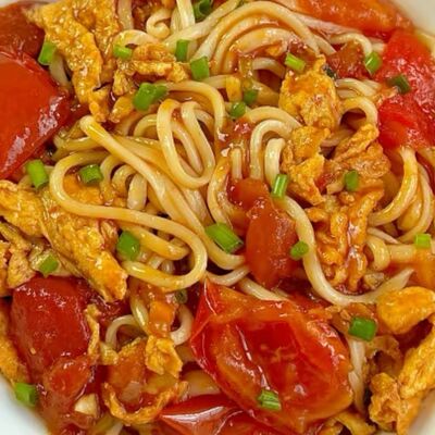 №99 Лапша с яичницей и томатамив Malatan Gong Qilin Tea по цене 700 ₽