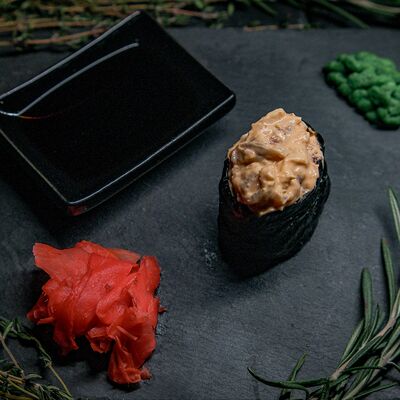 Суши Гункан угорьв Суши роллы МОРС по цене 160 ₽