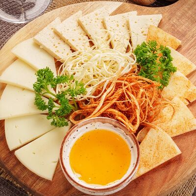 Ассорти грузинских сыров в Приключения Шурика по цене 890 ₽