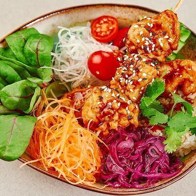 Боул с курицей терияки в Том ям и Поке по цене 319 ₽