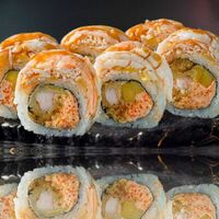 Ролл Спайси креветка в OMAKASE SUSHI ROLLS