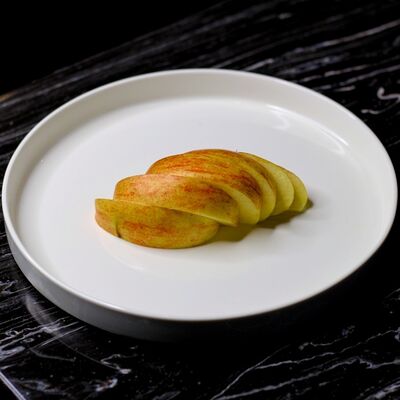 Яблоко в Luna по цене 250 ₽