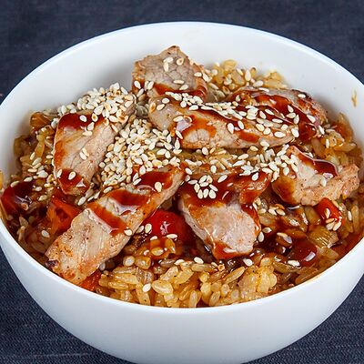 Тяхан со свининой в Капибара по цене 428 ₽